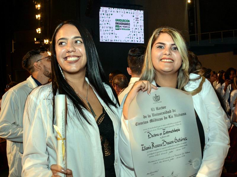 Graduación Aniversario 60 del Triunfo de la Revolución, de la Universidad de Ciencias Médicas de La Habana, en el Teatro Karl Marx, en La Habana, el 18 de julio de 2019. ACN FOTO/Marcelino VÁZQUEZ