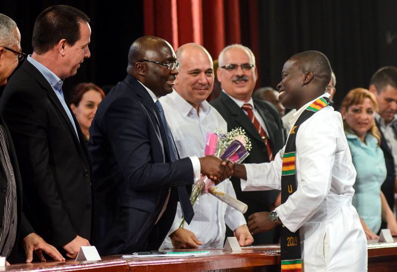 Graduación Aniversario 60 del Triunfo de la Revolución, de la Universidad de Ciencias Médicas de La Habana, en el Teatro Karl Marx, en La Habana, el 18 de julio de 2019. ACN FOTO/Marcelino VÁZQUEZ