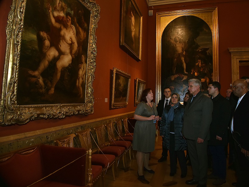 D�az-Canel emocionado ante el patrimonio hist�rico ruso