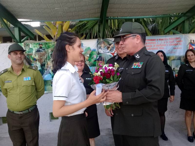 Grad�a Vocacional del MININT nuevos bachilleres