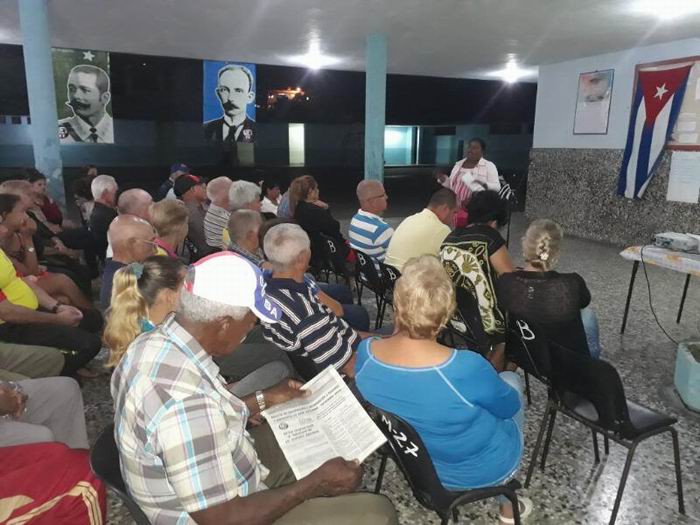 A debate en Sancti Sp�ritus, funcionamiento de los CDR