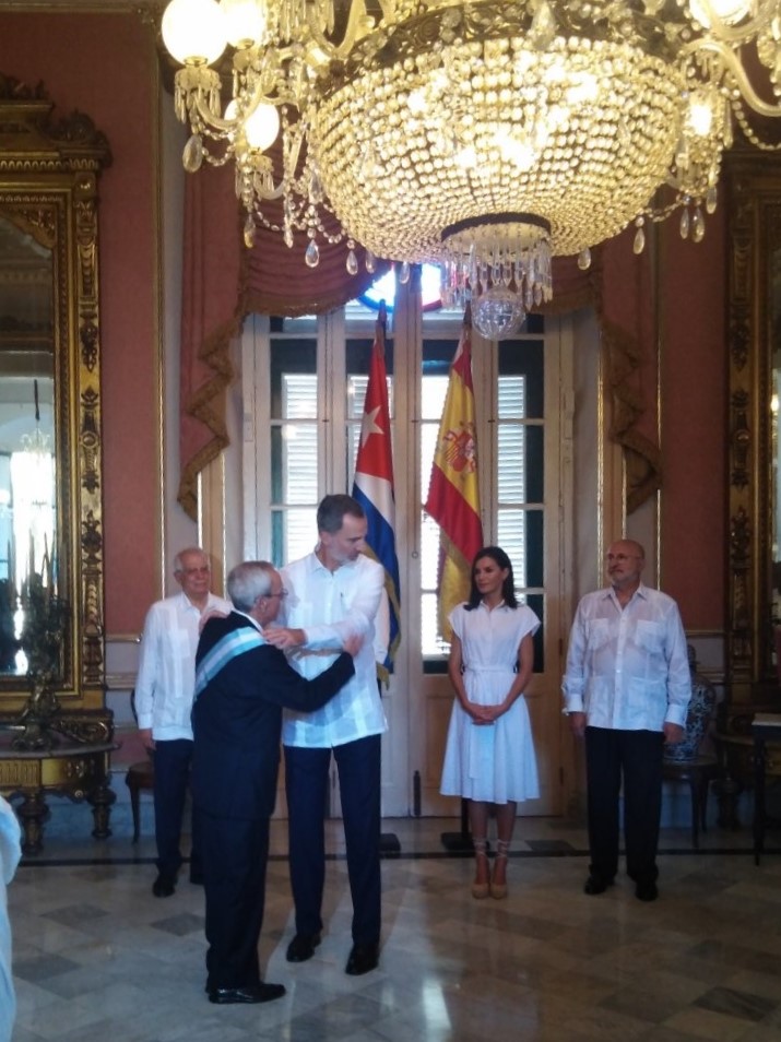 Reyes de Espa�a recorren centro hist�rico de La Habana