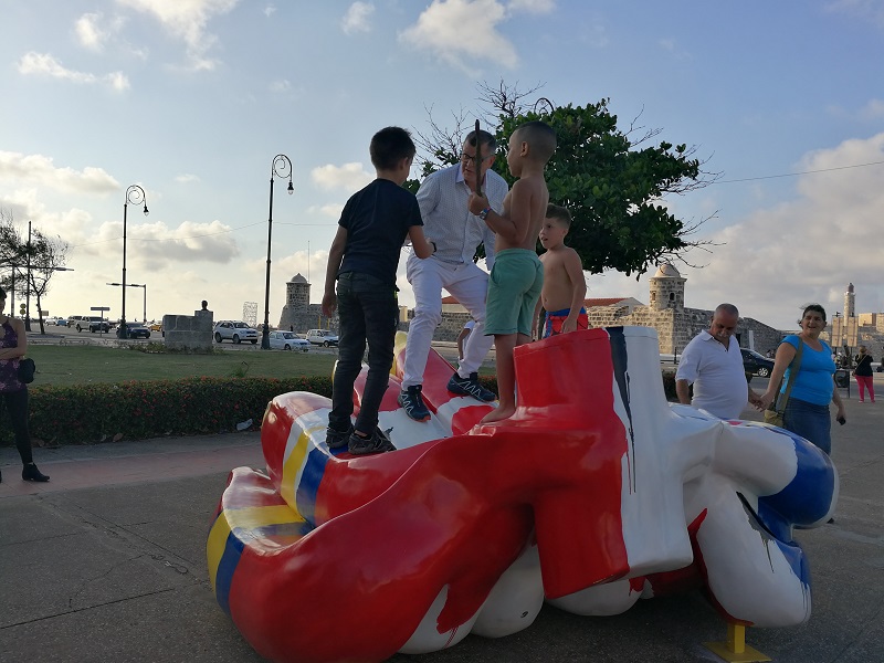 Pl�tanos detr�s del muro, o como Bernardo Medina homenajea el Caribe 