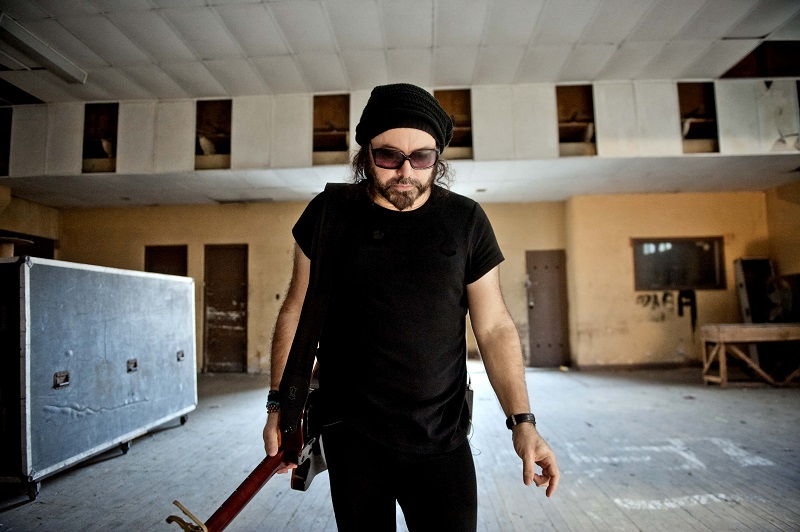 Dos temas para hablar de Carlos Varela