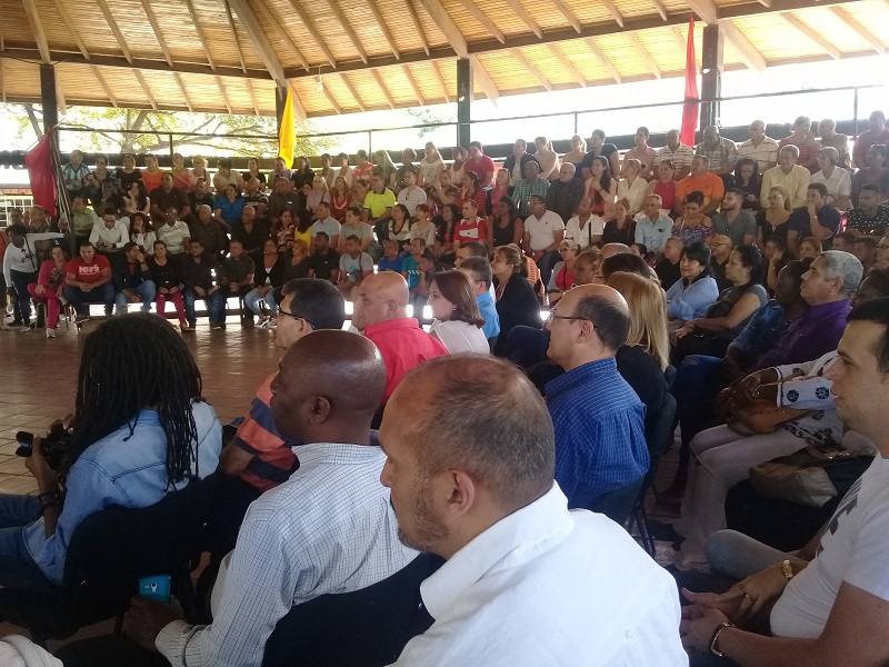 Cantan a colaboradores cubanos en Caracas