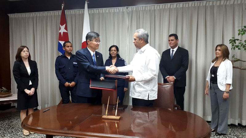 Firman Cuba y Japón acuerdos para el servicio eléctrico y transporte 