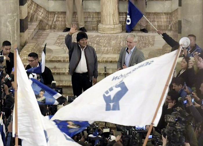 Evo Morales gana primera vuelta, pero habr� balotaje en Bolivia