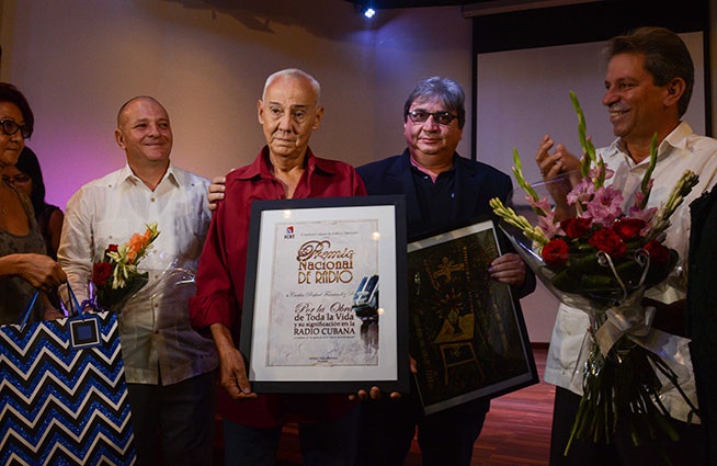 Falleció el reconocido radialista cubano Carlos Más