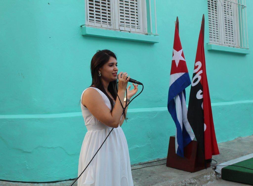 Doctora Diana Gómez San Martín, quien interpretó la canción Alas