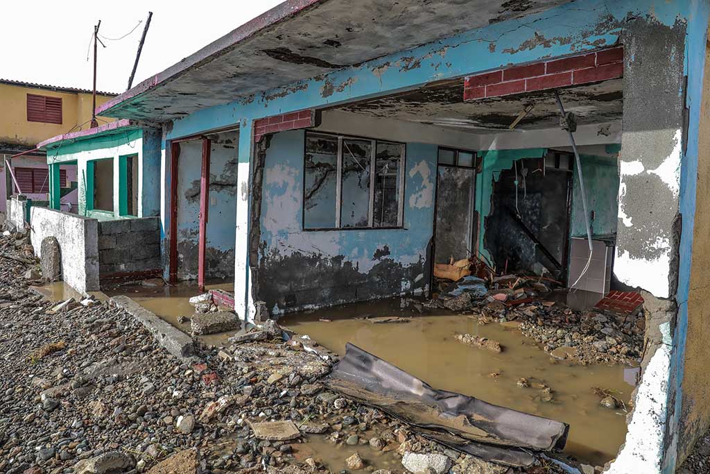Huracán Isaías deja afectaciones por penetraciones del mar en Baracoa