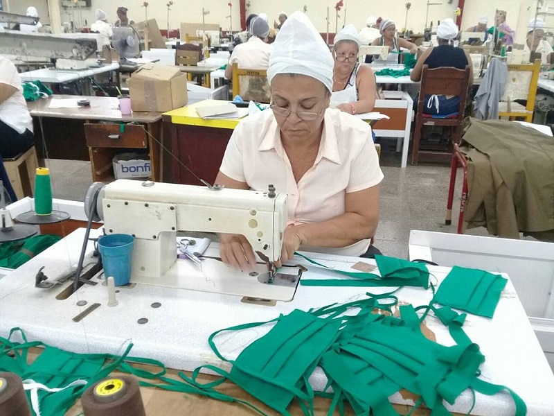 Industria textil de Manzanillo produce nasobucos