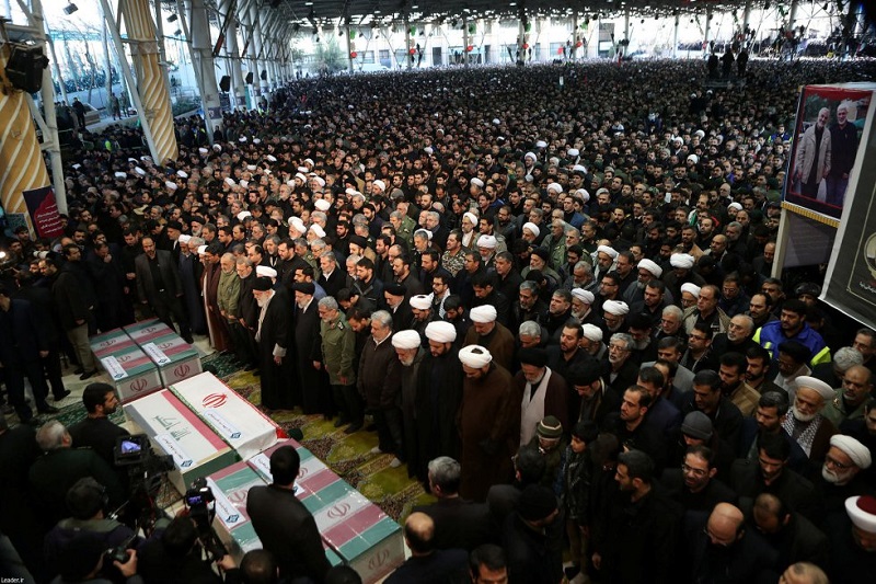 Rinden millones de iraníes homenaje a Qaseem Soleimani en funerales de Estado