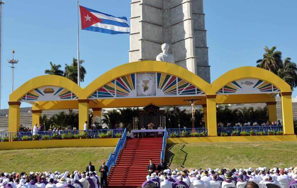 Papa Benedicto XVI oficia la Santa Misa, en la Plaza de la Revolución José Martí, en La Habana, Cuba, el 27 de marzo de 2012. Foto: Marcelino Vázquez Hernández  