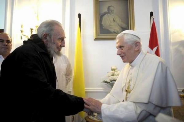 Fidel Castro se reúne con el Papa Benedicto XVI. Foto tomada de Cubasí