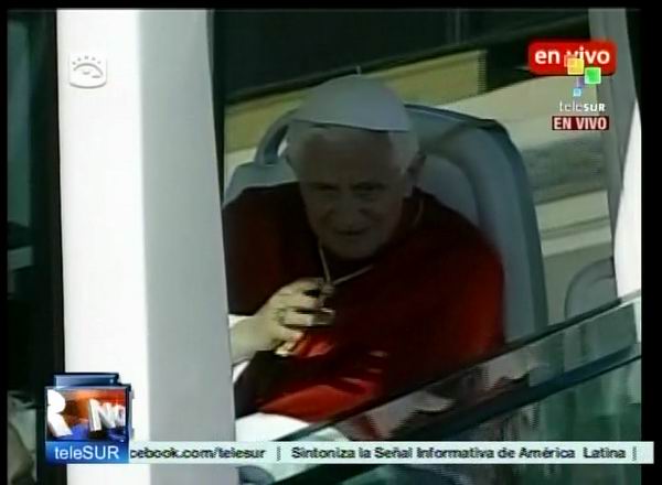 Benedicto XVI llega a la Plaza de la Revolución de La Habana, Cuba. Foto Radio Rebelde/Telesur