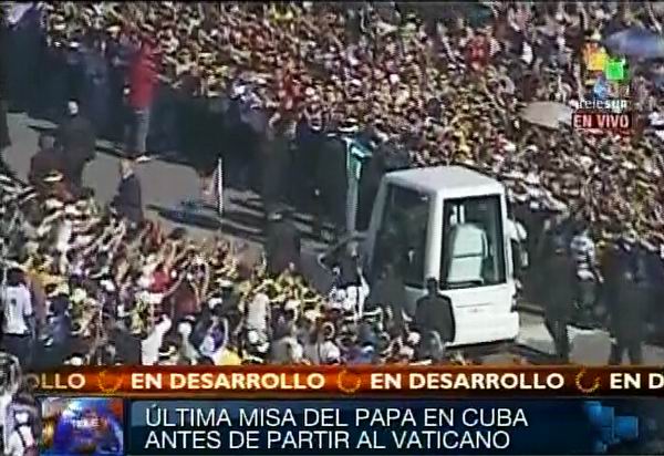 Benedicto XVI llega a la Plaza de la Revolución de La Habana, Cuba. Foto Radio Rebelde/Telesur