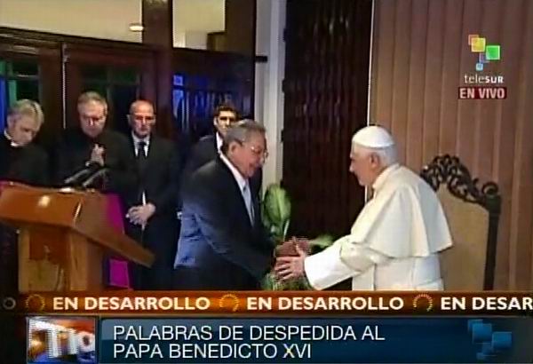 Raúl Castro se despide de Benedicto XVI