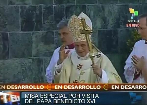 Santidad Benedicto XVI oficia Santa Misa por el 400 aniversario del hallazgo de la imagen de la Virgen de la Caridad del Cobre en la Plaza Antonio Maceo de Santiago de Cuba. Foto: TeleSUR / Radio Rebelde