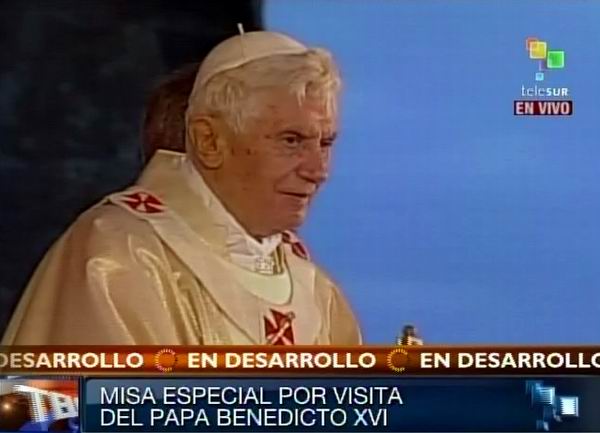 Santidad Benedicto XVI oficia Santa Misa por el 400 aniversario del hallazgo de la imagen de la Virgen de la Caridad del Cobre en la Plaza Antonio Maceo de Santiago de Cuba. Foto: TeleSUR / Radio Rebelde