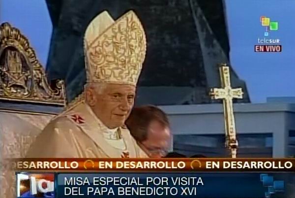 Santidad Benedicto XVI oficia Santa Misa por el 400 aniversario del hallazgo de la imagen de la Virgen de la Caridad del Cobre en la Plaza Antonio Maceo de Santiago de Cuba. Foto: TeleSUR / Radio Rebelde