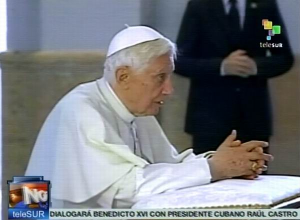 El Papa Benedicto XVI ora ante la imagen de la Virgen de la Caridad del Cobre en el santuario a la Patrona de Cuba en Santiago de Cuba. 27 de marzo de 2012. Foto: TeleSUR / Radio Rebelde El Papa Benedicto XVI ora ante la imagen de la Virgen de la Caridad del Cobre en el santuario a la Patrona de Cuba en Santiago de Cuba. 27 de marzo de 2012. Foto: TeleSUR / Radio Rebelde