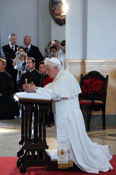 Visita el Sumo Pontífice Benedicto XVI el Santuario de la Virgen de la Caridad del Cobre, acompañado por el Séquito Papal y el obispado cubano, en Santiago de Cuba, el 27de marzo de 2012. Foto: Juvenal Balan Neyra Visita el Sumo Pontífice Benedicto XVI el Santuario de la Virgen de la Caridad del Cobre, acompañado por el Séquito Papal y el obispado cubano, en Santiago de Cuba, el 27de marzo de 2012. Foto: Juvenal Balan Neyra