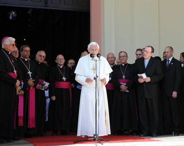 El Papa Benedicto XVI lee mensaje en el Santuario de la Virgen de la Caridad del Cobre, Santiago de Cuba.27 de marzo de 2012. Foto: Juvenal Balan Neyra