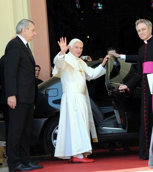 Visita el Sumo Pontífice Benedicto XVI el Santuario de la Virgen de la Caridad del Cobre, acompañado por el Séquito Papal y el obispado cubano, en Santiago de Cuba, el 27de marzo de 2012. Foto: Juvenal Balan Neyra Visita el Sumo Pontífice Benedicto XVI el Santuario de la Virgen de la Caridad del Cobre, acompañado por el Séquito Papal y el obispado cubano, en Santiago de Cuba, el 27de marzo de 2012. Foto: Juvenal Balan Neyra