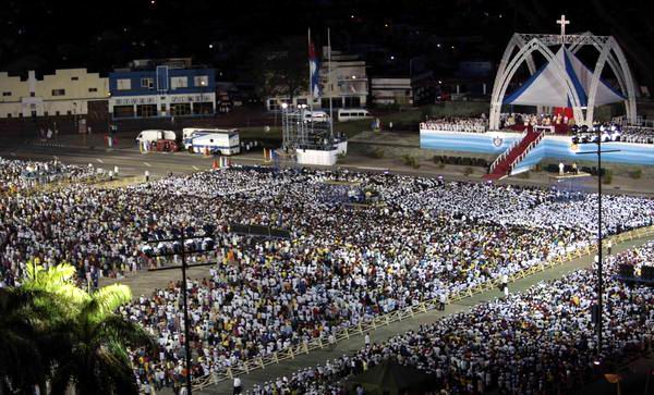 Santa Misa en la Plaza de la Revolución Antonio Maceo, en Santiago de Cuba, el 26 de marzo de 2012. Foto: Ismael Francisco González