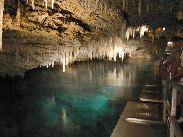 Aguas subterráneas en Cuevas de Bellamar, Matanzas Aguas subterráneas en Cuevas de Bellamar, Matanzas