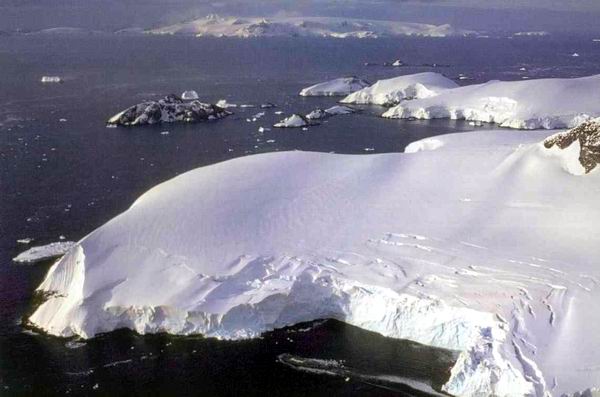 Arctic Faces Reduction of its Surface up to 3.4 million kilometers