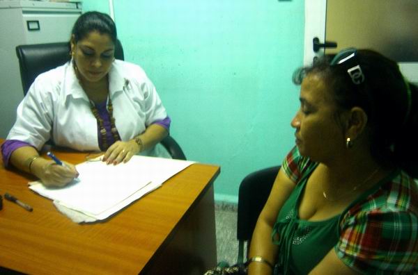 Luego de tres aos de trabajo atendieron a dos mil 400 parejas del centro de Cuba (Cienfuegos, Villa Clara, Sancti Spritus, Ciego de vila y Camagey), con ms de 300 embarazos logrados. Foto: Mireya Ojeda Luego de tres aos de trabajo atendieron a dos mil 400 parejas del centro de Cuba (Cienfuegos, Villa Clara, Sancti Spritus, Ciego de vila y Camagey), con ms de 300 embarazos logrados. Foto: Mireya Ojeda