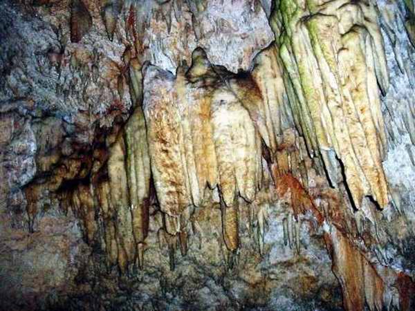 Estalactitas en Cuevas de Bellamar, Matanzas Estalactitas en Cuevas de Bellamar, Matanzas