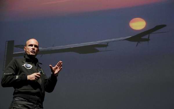 El explorador suizo, Bertrand Piccard, atravesar� los cinco continentes utilizando un avi�n a energ�a solar de la empresa Solar Impulse.