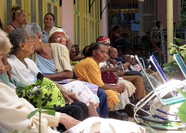 Cuba entre los pa�ses con mayor n�mero de adultos mayores. Foto: Abel Rojas Barallobre
