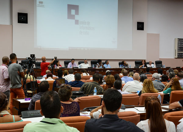 La informatización de la sociedad cubana al debate de sus gestores