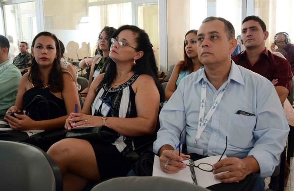 Científicos cubanos y extranjeros, durante los debates del Primer Congreso Bio-Process Cuba 2017. Fotos: Rodolfo Blanco Cué