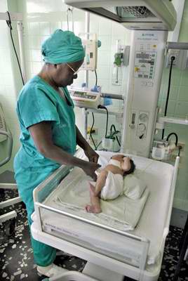 La tecnología desarrollada por el Centro de Inmunoensayo (CIE) permite detectar en la sangre de cada neonato del país trastornos del metabolismo.Foto: Roberto Suárez La tecnología desarrollada por el Centro de Inmunoensayo (CIE) permite detectar en la sangre de cada neonato del país trastornos del metabolismo.Foto: Roberto Suárez