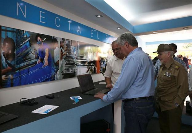 Inauguran en Cuba primera fábrica de tablets y laptops