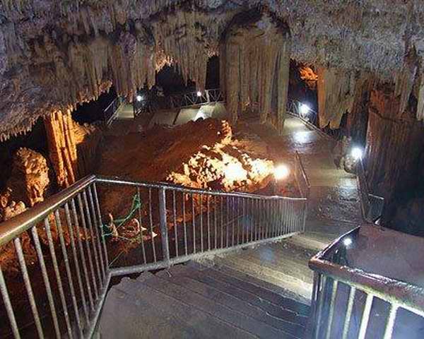 Entrada de la cueva de Bellamar, Matanzas Entrada de la cueva de Bellamar, Matanzas