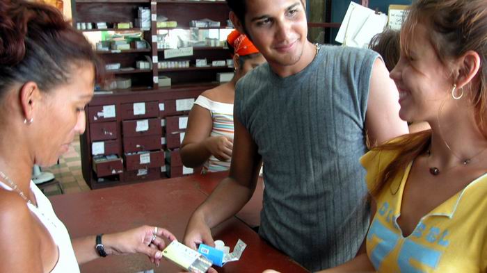 Las tabletas anticonceptivas están en producción. Foto: Roberto Morejón