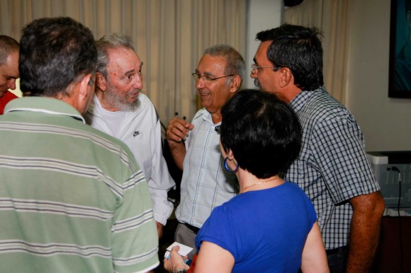 Visita del Comandante en Jefe Fidel Castro al CNIC en 2010. Foto: Alex Castro
