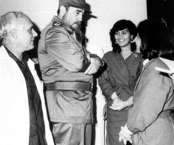 Fidel y los médicos cubanos 