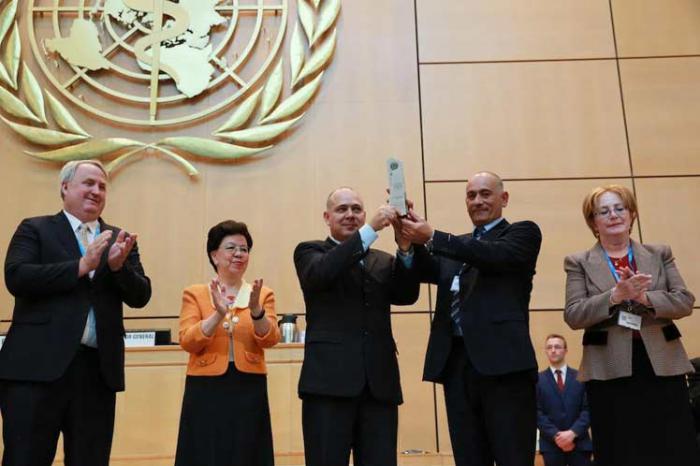 Contingente cubano Henry Reeve recibe Premio de Salud
