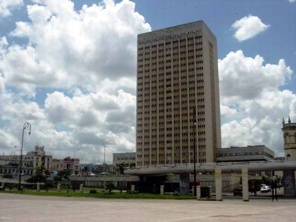  Reparan y dan mantenimiento a centros de salud de la capital cubana