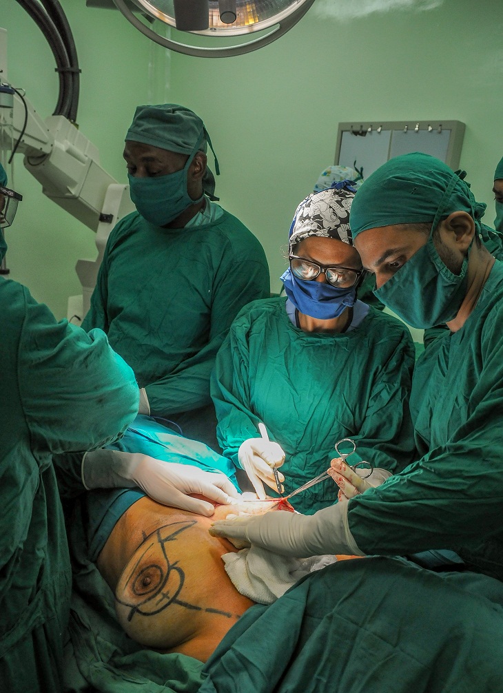 Aplica Cuba por primera vez novedoso proceder quirúrgico en paciente con cáncer de mama