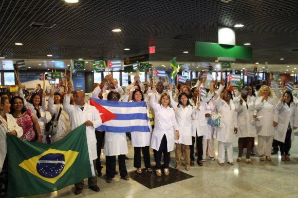 Defiende presidenta de Brasil presencia de médicos cubanos 