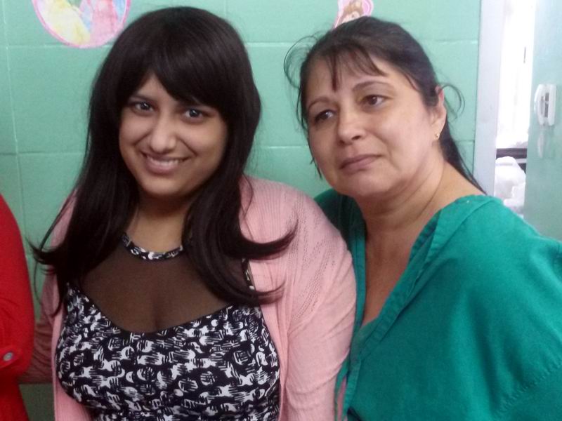 Misleidis Suárez (I) junto a su madre encontraron en esta sala de Oncocirugía Pediátrica una nueva familia Foto: Gabdiel Silva