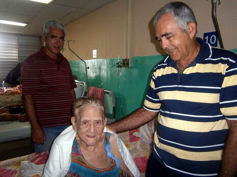 Luis Armando Rey García, trabajador de la Base de la  Empresa de Ómnibus Nacionales muy agradecido porque salvaron la vida de su mamá residente en Ariza. Foto: Mireya Ojeda