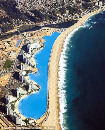 Según el libro Guinness de los Récords, la piscina más grande del mundo está situada en el resort turístico San Alfonso del Mar, en Algarrobo, Chile Según el libro Guinness de los Récords, la piscina más grande del mundo está situada en el resort turístico San Alfonso del Mar, en Algarrobo, Chile